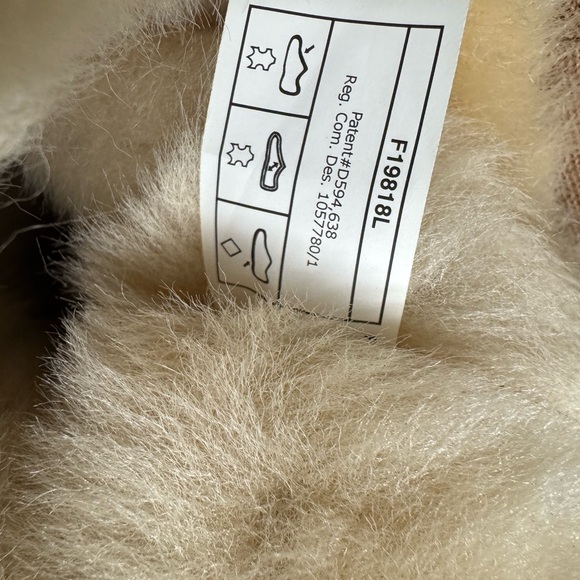 Ugg Classic Short Boots Size 9 - Picture 11 of 11